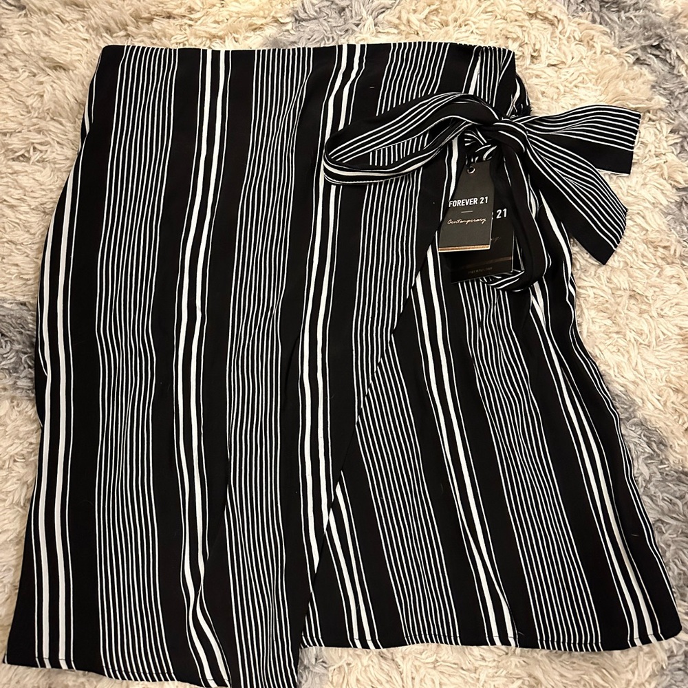 Forever 21 black with white stripes skirt. Small.